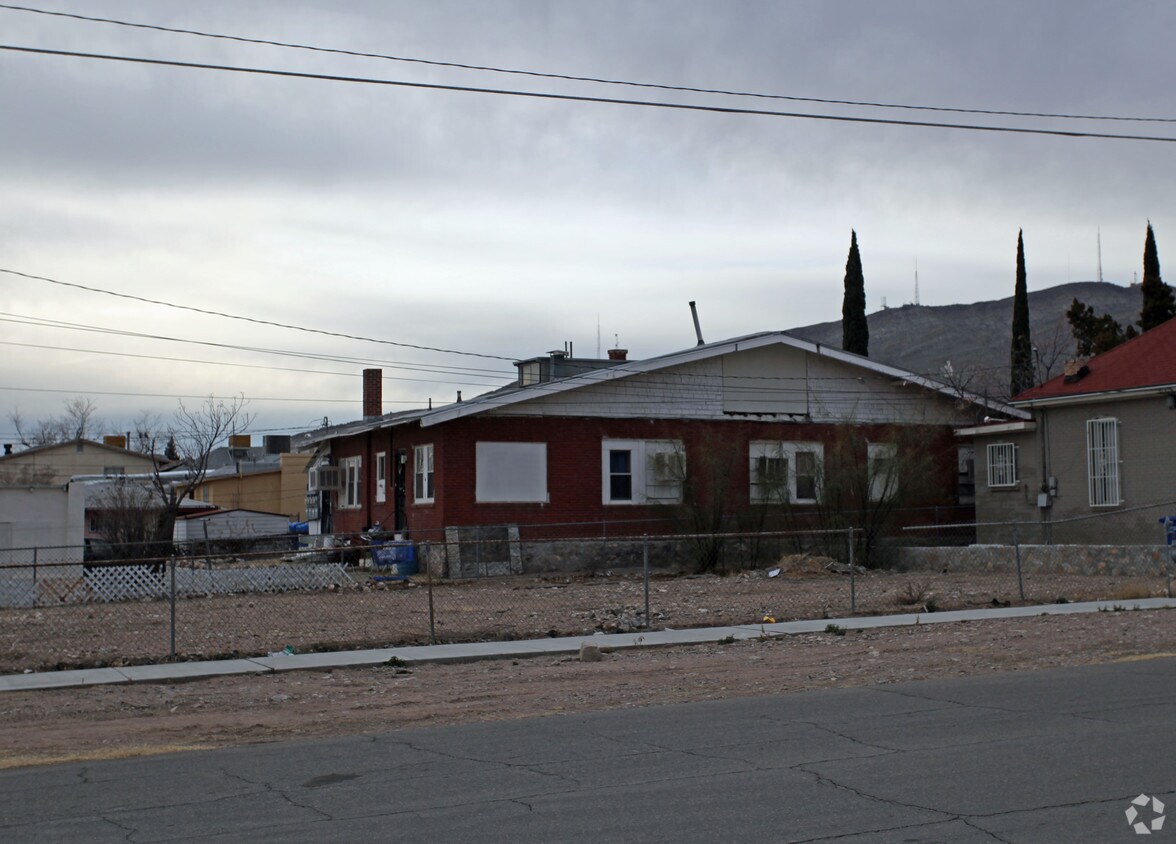 Building Photo - 3622 Douglas Ave