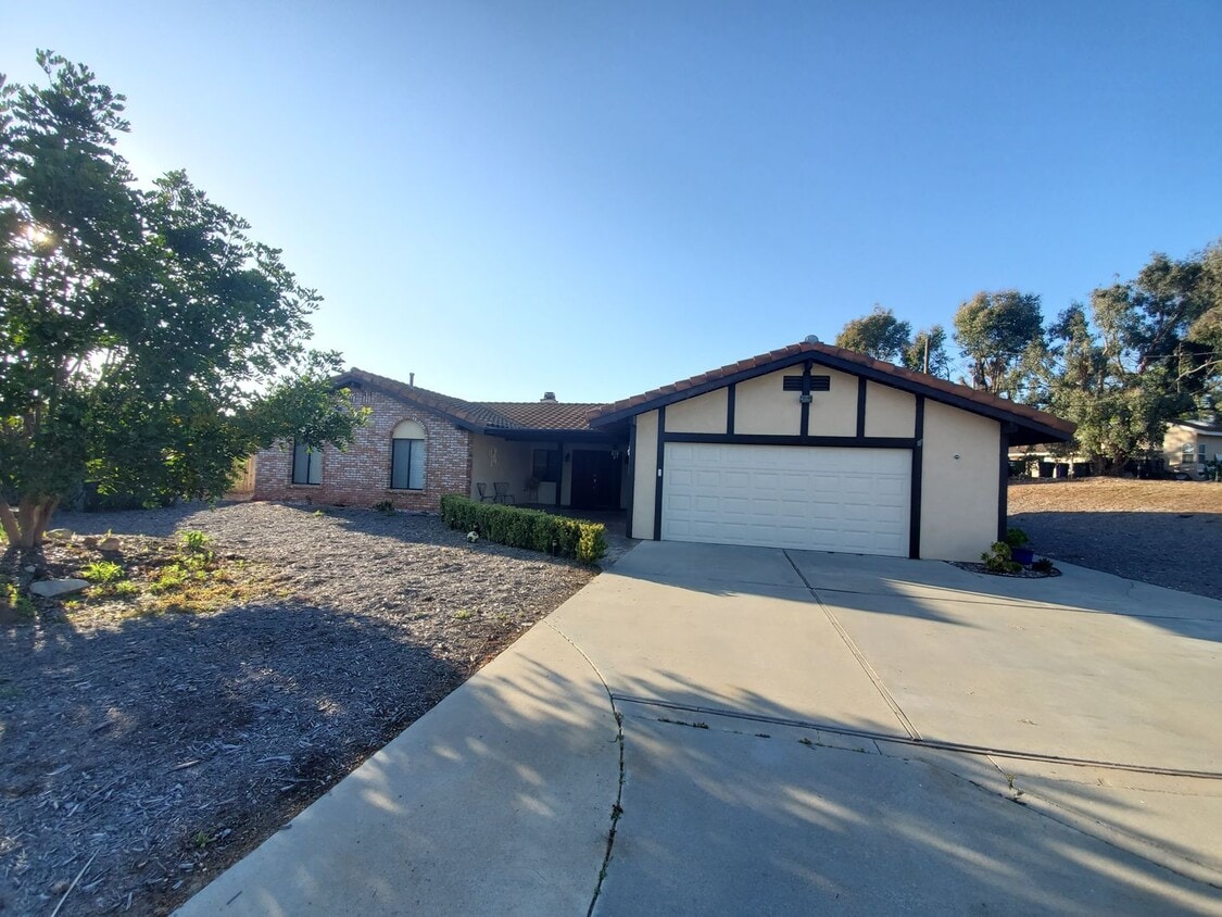 670 Osborne St, Vista, CA 92084 House Rental in Vista, CA