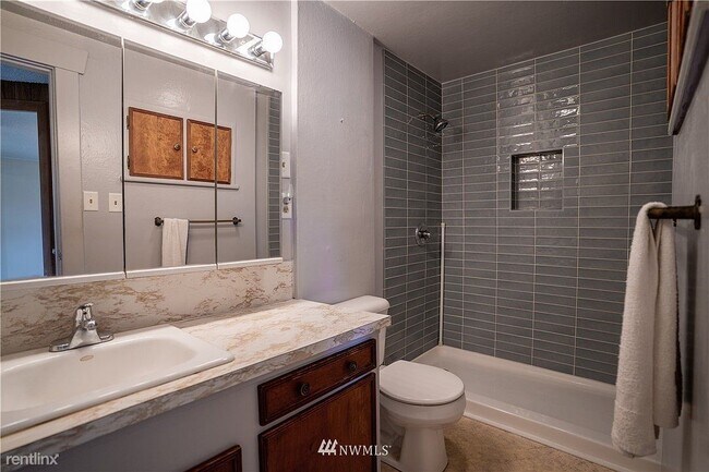 Foto del edificio - 1 br, 1 bath House - 8851 30th Ave SW