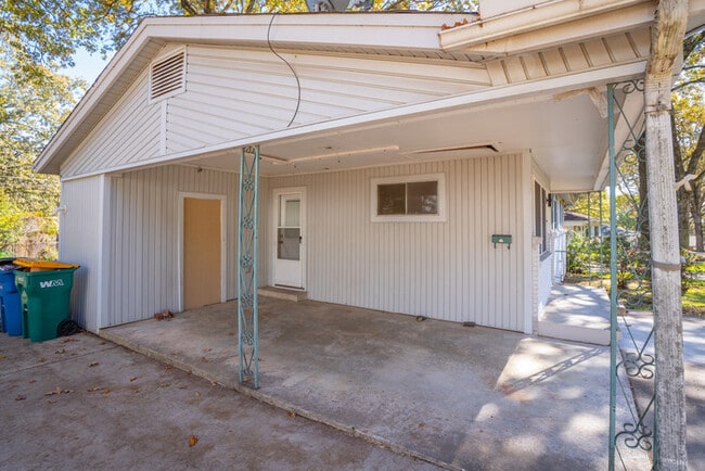 Building Photo - 6212 Pawnee Dr