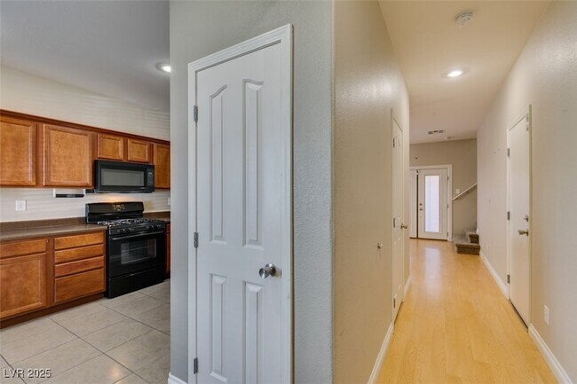 Foto del edificio - 169 Almond Ridge Pl