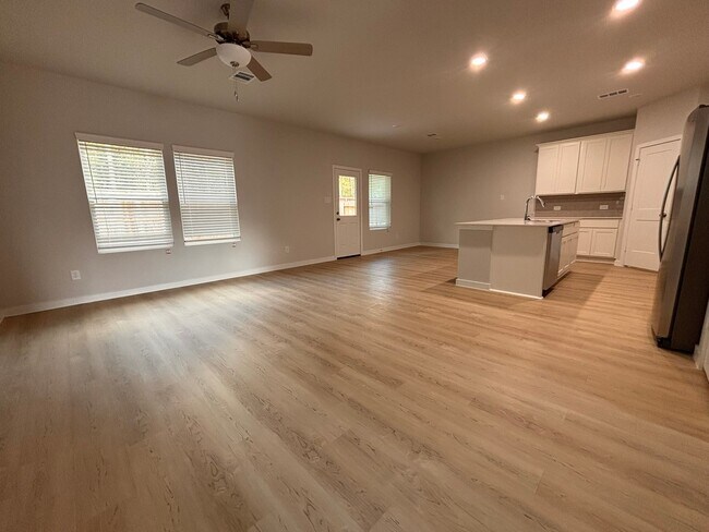 Building Photo - 7910 Alset Dr