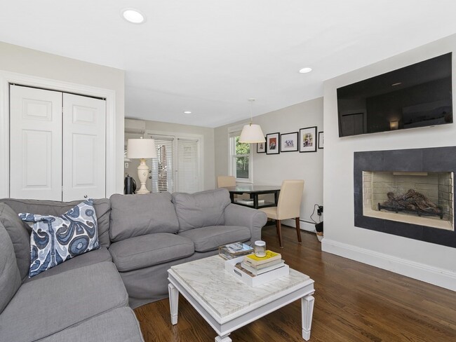 Building Photo - 17 Sackville St