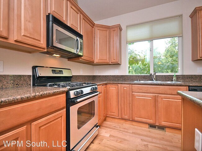 Building Photo - 4 br, 2.5 bath House - 519 195th St SW