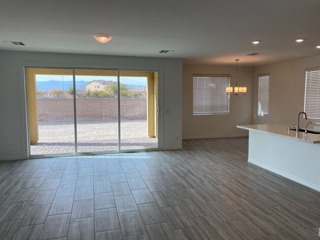 Foto del edificio - Short term rental of a single story close ...