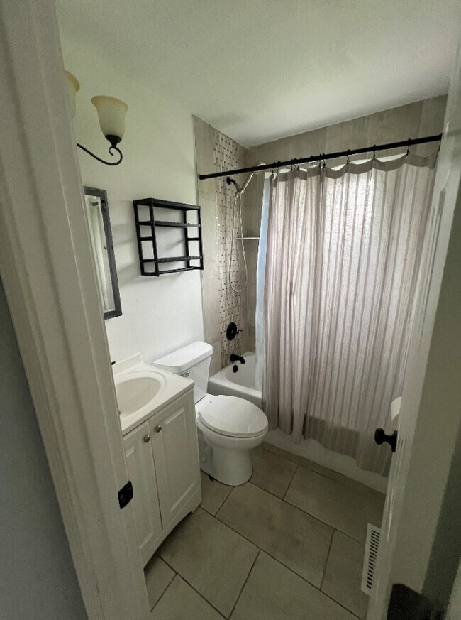Foto del edificio - 5907 SE 8th St
