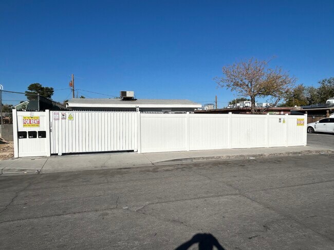 Foto del edificio - 210 W Monroe Ave