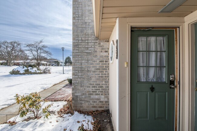 Foto del edificio - 2-Bedroom Condo with Great Community Amenities in Lower Macungie