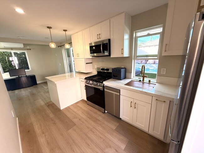 Foto del edificio - 8509 Croydon Ave