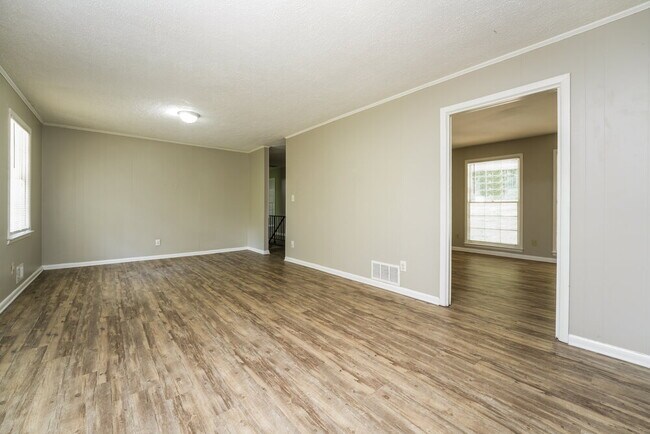 Foto del edificio - 2658 Kelly Lake Rd