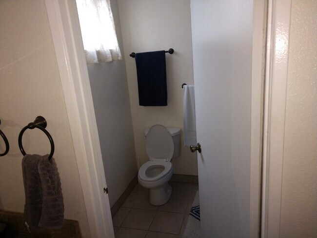 Seperate toilet/shower room - 1408 Hedionda Ave