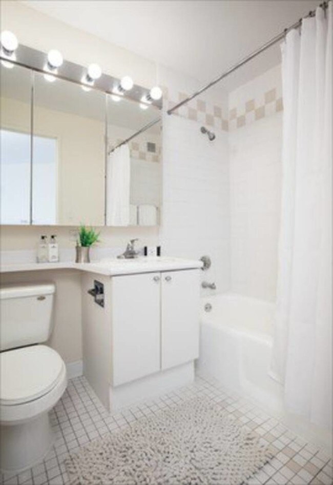 Building Photo - 649-650 W 42nd St
