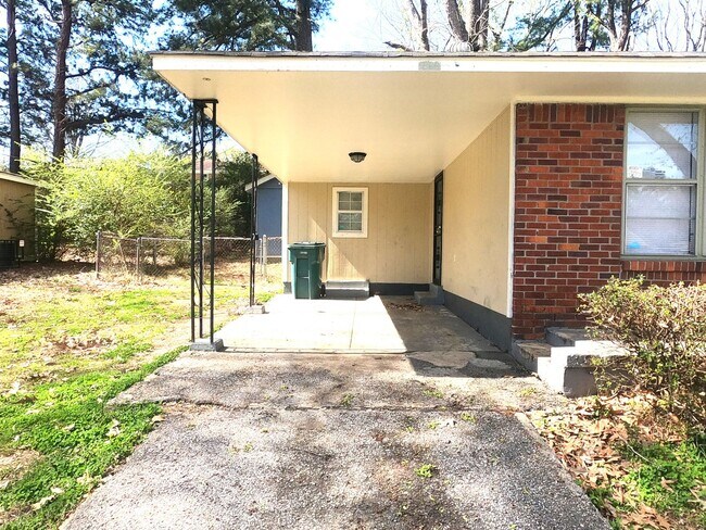Building Photo - Newly Renovated Home in Raleigh