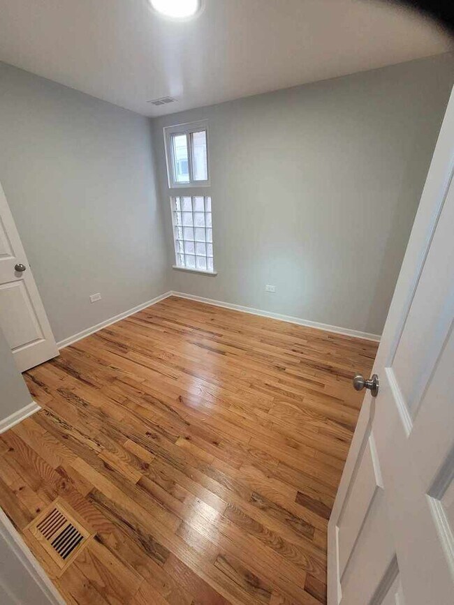 Foto del edificio - 6840 S Claremont Ave