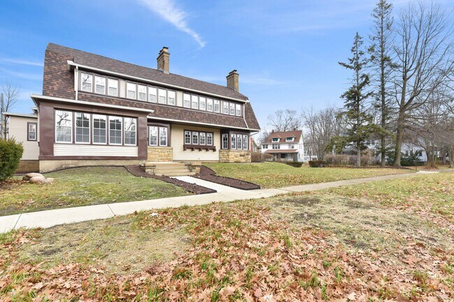 Building Photo - 2929 Meadowbrook Blvd