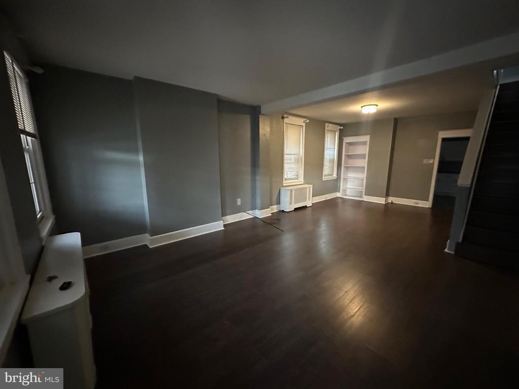 Foto principal - 2349 Duncan St