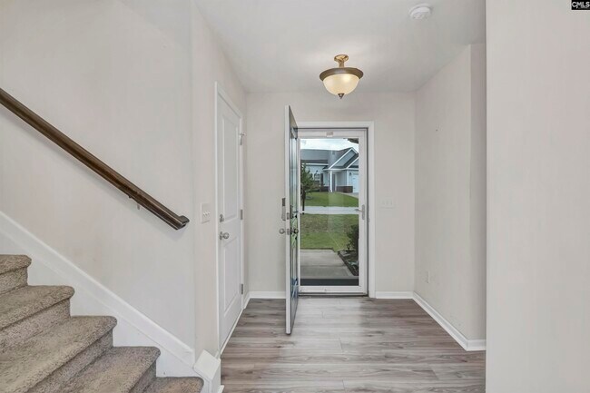 Building Photo - 356 Finch Ln