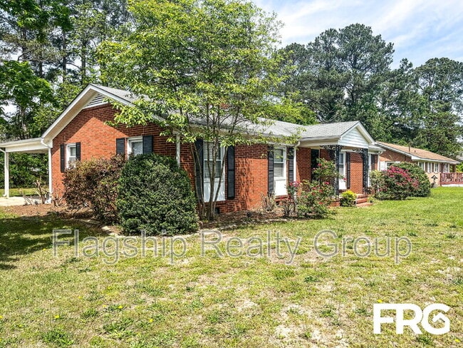 Building Photo - 1801 E Azalea Dr
