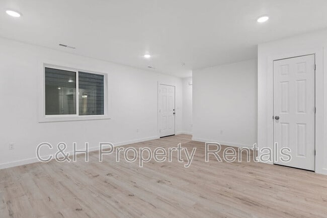 Building Photo - 218 Reda Ln