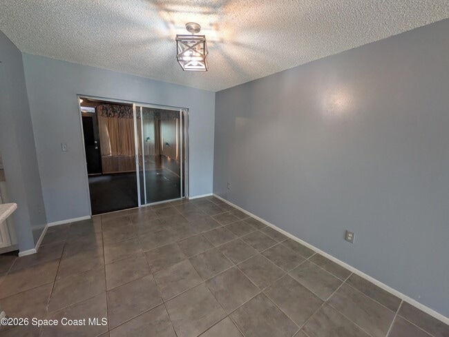 Building Photo - 2655 Wilmette Ave
