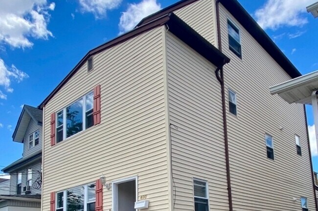 Building Photo - 398-400 E 35th St