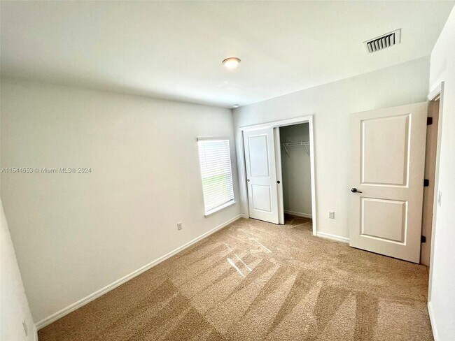 Building Photo - 326 SW 31st Ave