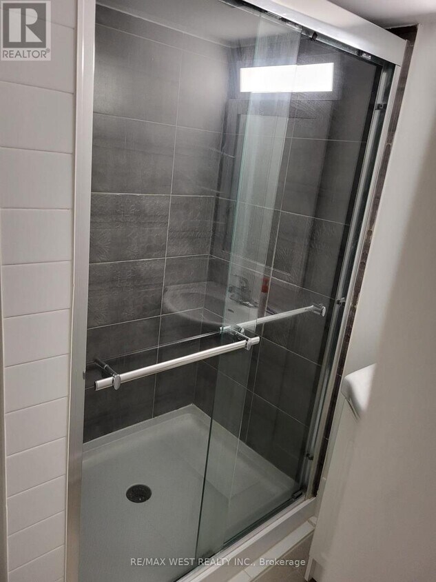 Photo du bâtiment - 76 Lexington Rd