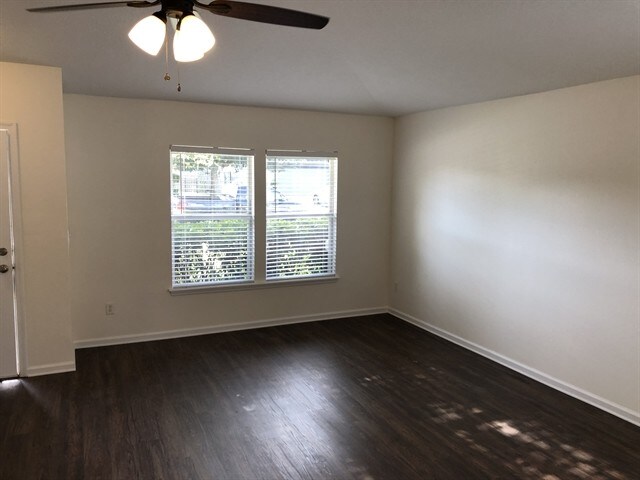 Foto del edificio - 76083 Deerwood Dr