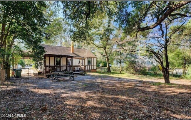 Foto del edificio - 323 Pine Grove Dr