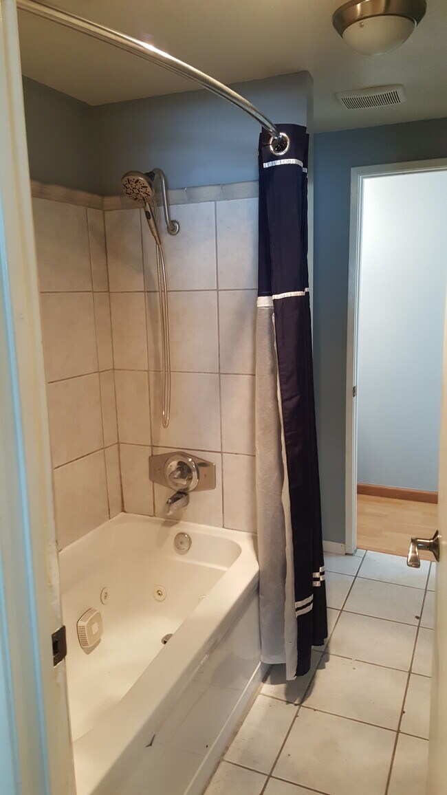 Foto del edificio - 2519 Vanderbilt Ln