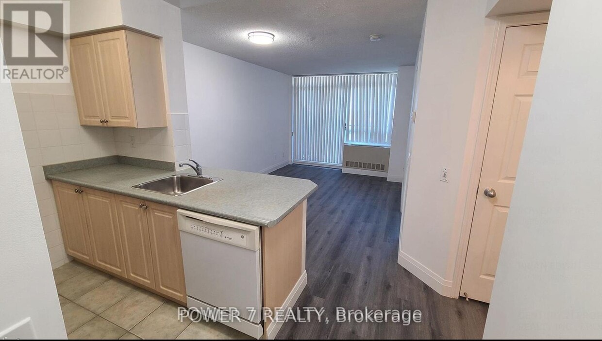 Photo principale - 153-1153 Beecroft Rd