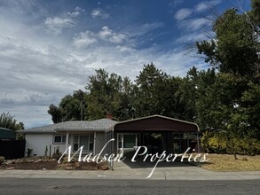 Building Photo - 63 Oak Dr