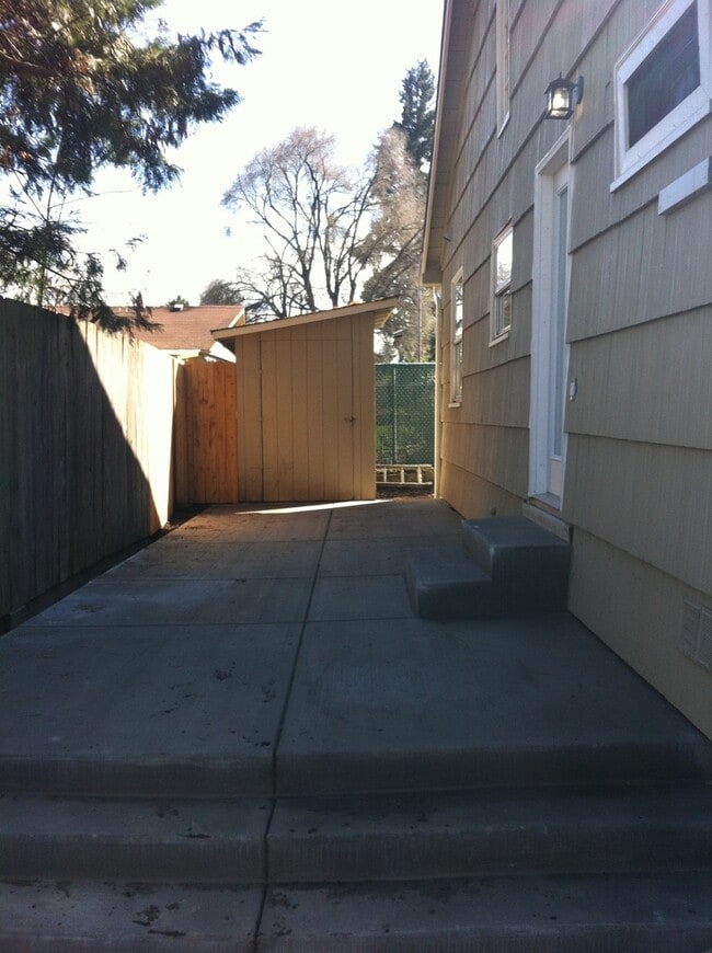 Building Photo - loren02