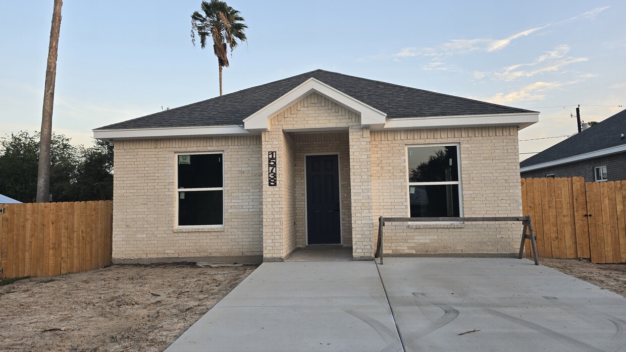 Primary Photo - 15738 Palm Vista Dr