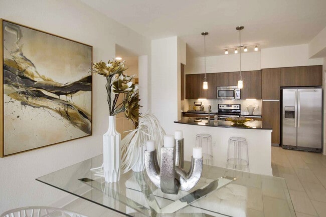 Building Photo - Midtown Aventura