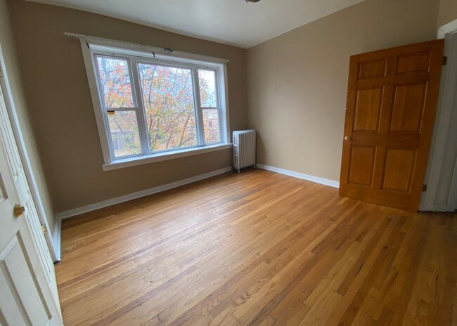 Living Room - 4800 N Lawndale Ave