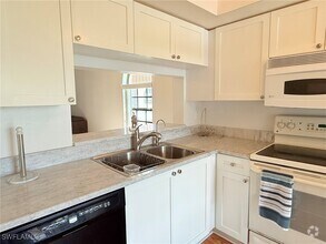 Building Photo - 212 Deerwood Cir