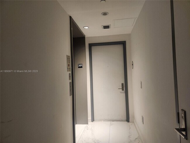Foto del edificio - 3131 NE 7th Ave