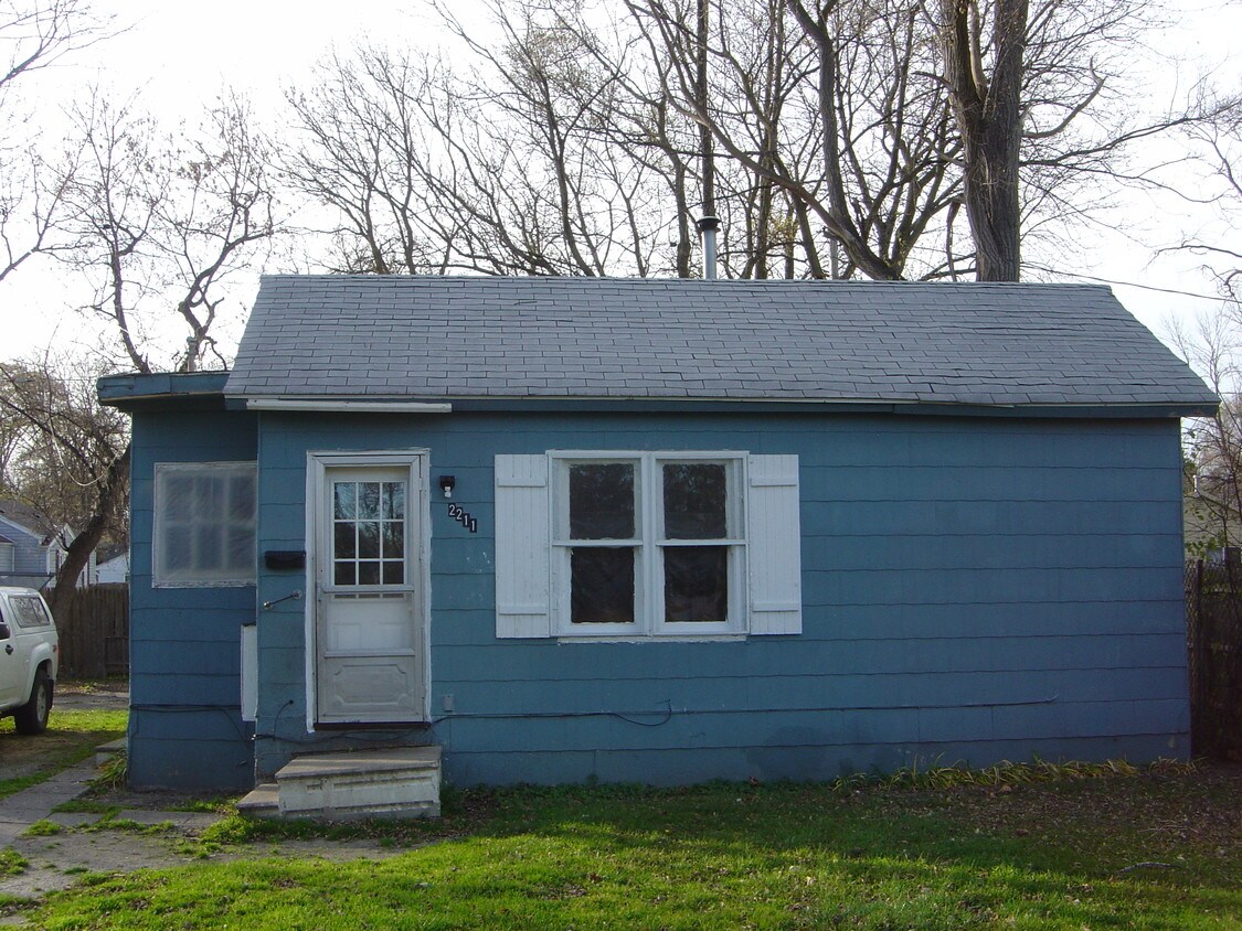 2211 Oakwood Ave, Saginaw, MI 48601 House Rental in Saginaw, MI