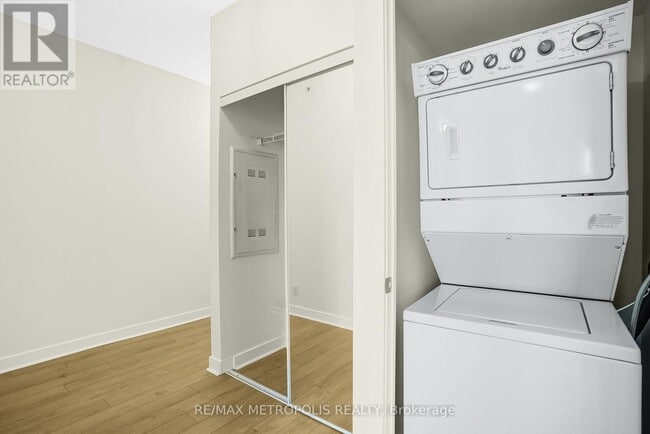 Building Photo - 3985 Grand Park Dr