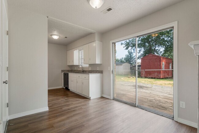 Foto del edificio - Updated 3 bedroom home