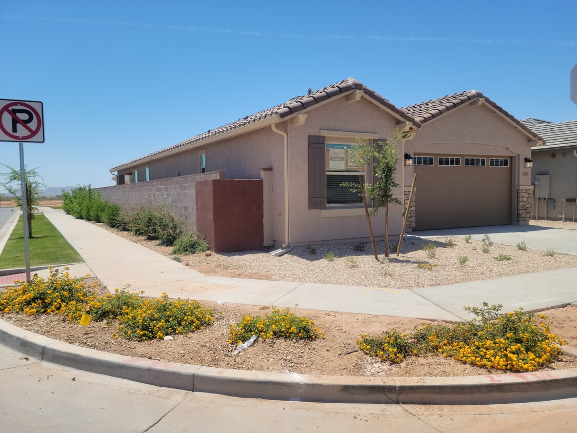 Primary Photo - 9559 E Thunderbolt Cir