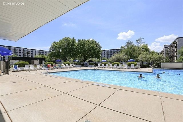 Foto del edificio - 9737 N Fox Glen Dr