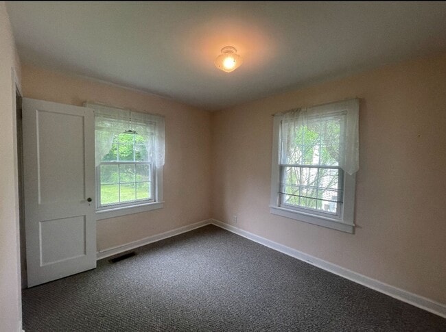 Building Photo - Charming 2-3 bedroom cottage for rent!