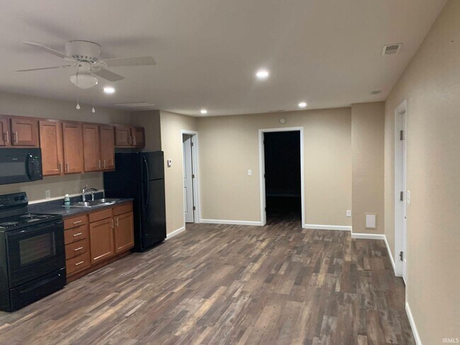 Building Photo - 1-bedroom, 1-bath apartment ready now