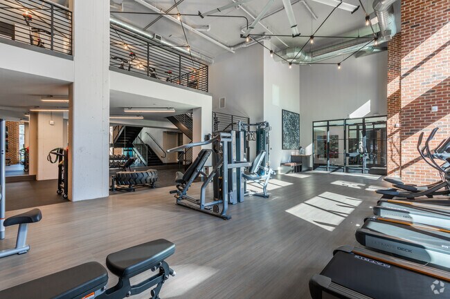 gimnasio abierto las 24 horas - 915 Glenwood Apartments on the Beltline