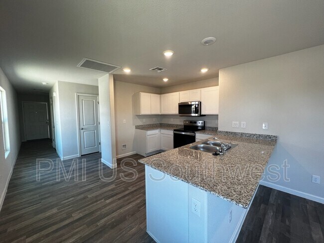 Building Photo - 2401 Jasmine Dr