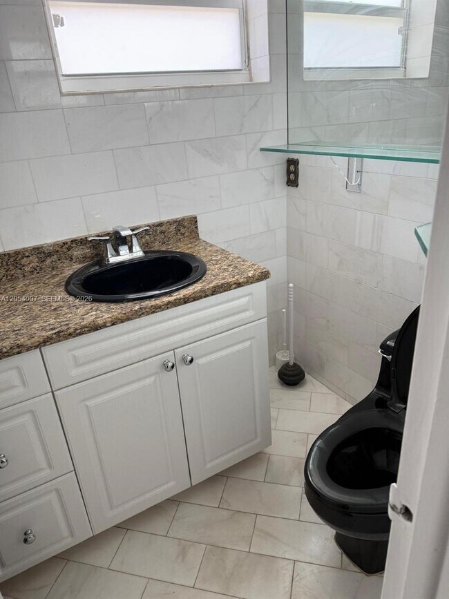 Foto del edificio - 1333 E Hallandale Beach Blvd