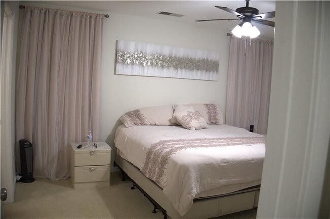 Foto del edificio - 64 Hill Crest Cir