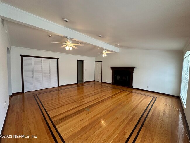 Foto del edificio - 4690 Homestead Rd